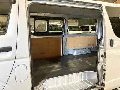 2017 TOYOTA HIACE LWB ** NEW YEAR SALE ** WAS $31,995 NOW $28,295