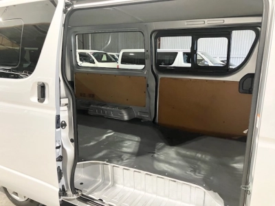 2017 TOYOTA HIACE LWB ** NEW YEAR SALE ** WAS $31,995 NOW $28,295