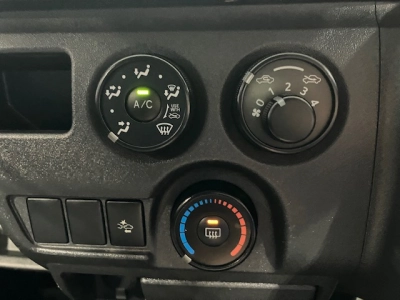 2017 TOYOTA HIACE LWB ** NEW YEAR SALE ** WAS $31,995 NOW $28,295