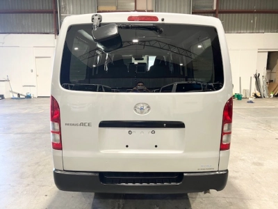 2017 TOYOTA HIACE LWB ** NEW YEAR SALE ** WAS $31,995 NOW $28,295