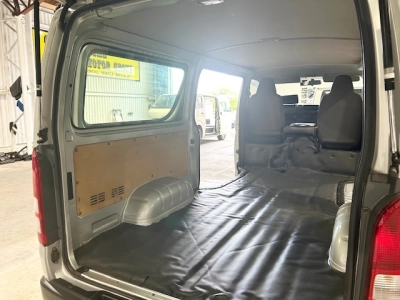 2015 Toyota Hiace = Rare MANUAL / 4X4 = 