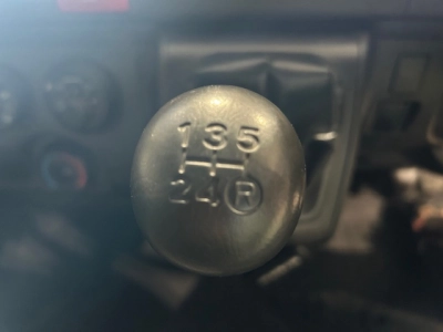 2015 Toyota Hiace = Rare MANUAL / 4X4 = 