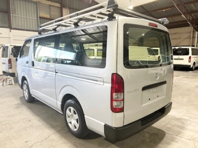 2015 Toyota Hiace = Rare MANUAL / 4X4 = FREE ROOFRACK