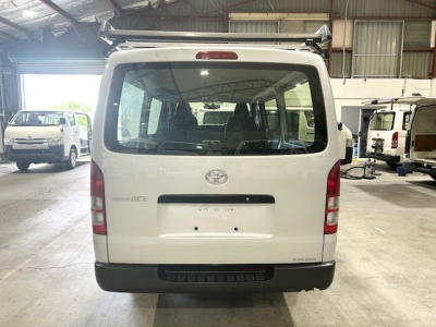 2015 Toyota Hiace = Rare MANUAL / 4X4 = FREE ROOFRACK