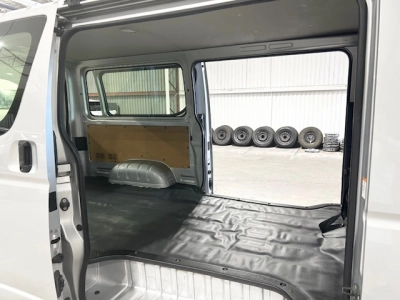 2015 Toyota Hiace = Rare MANUAL / 4X4 = 