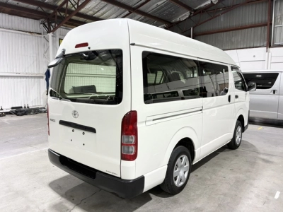 2020 Toyota Hiace ***HIGHROOF*** 2WD = ONLY 70kms! =