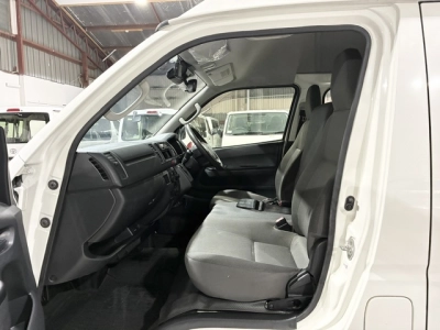 2020 Toyota Hiace ***HIGHROOF*** 2WD = ONLY 70kms! =
