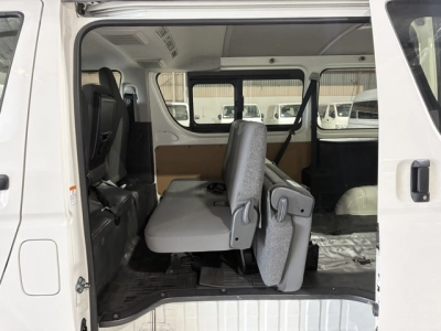 2020 Toyota Hiace ONLY 71km / Rear Aircon 6 / 9 SEATER