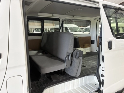 2020 Toyota Hiace ONLY 71km / Rear Aircon 6 / 9 SEATER