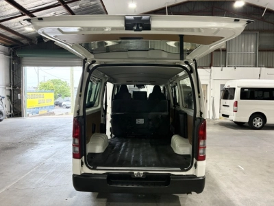 2020 Toyota Hiace ONLY 71km / Rear Aircon 6 / 9 SEATER
