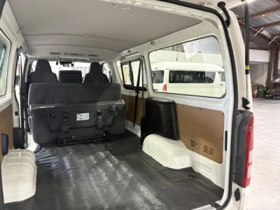 2020 Toyota Hiace ONLY 71km / Rear Aircon 6 / 9 SEATER