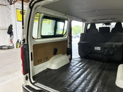 2020 Toyota Hiace ONLY 71km / Rear Aircon 6 / 9 SEATER
