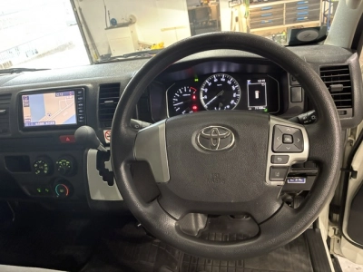 2020 Toyota Hiace ONLY 71km / Rear Aircon 6 / 9 SEATER