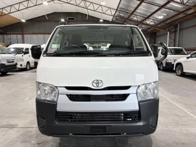 2020 Toyota Hiace ONLY 71km / Rear Aircon 6 / 9 SEATER
