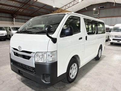 2020 Toyota Hiace ONLY 71km / Rear Aircon 6 / 9 SEATER