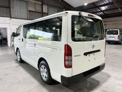 2020 Toyota Hiace ONLY 71km / Rear Aircon 6 / 9 SEATER
