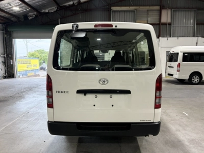 2020 Toyota Hiace ONLY 71km / Rear Aircon 6 / 9 SEATER