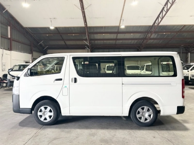 2021 Toyota Hiace CURRENT Model 4WD_ 6 Seaters_ $500 DISCOUNTED FOR FUEL (1 WEEK ONLY)