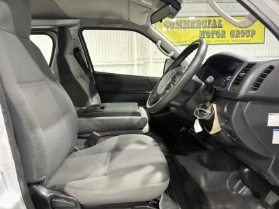 2021 Toyota Hiace 4X4 Facelift Model / ONLY 75km / 6 SEATER