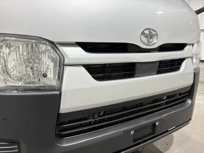 2021 Toyota Hiace 4X4 Facelift Model / ONLY 75km / 6 SEATER