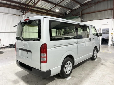 2021 Toyota Hiace 4X4 Facelift Model / ONLY 75km / 6 SEATER