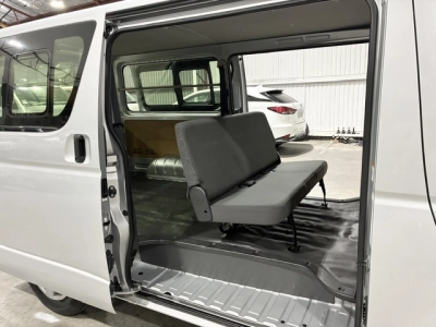 2021 Toyota Hiace 4X4 Facelift Model / ONLY 75km / 6 SEATER