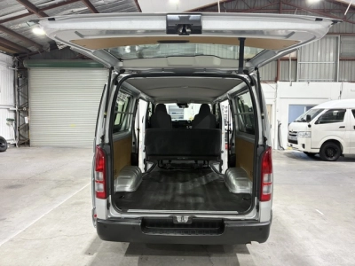 2021 Toyota Hiace 4X4 Facelift Model / ONLY 75km / 6 SEATER