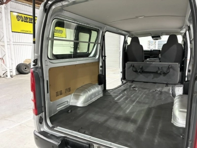 2021 Toyota Hiace 4X4 Facelift Model / ONLY 75km / 6 SEATER