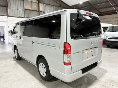 2018 Toyota Hiace =4X4= GL PACKAGE!! 6 SEATERS / FULL OPTIONS!!