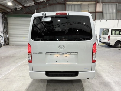 2018 Toyota Hiace =4X4= GL PACKAGE!! 6 SEATERS / FULL OPTIONS!!