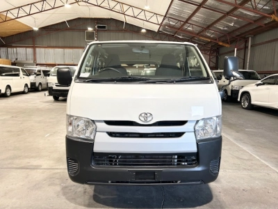 2018 Toyota Hiace = 6 Seaters = ONLY 89kms!!