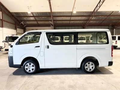 2018 Toyota Hiace = 6 Seaters = ONLY 89kms!!