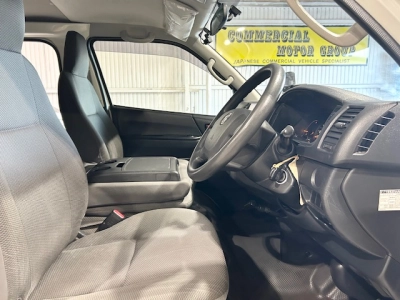 2016 Toyota Hiace 6 Seater $1000 REDUCED for Fuel Inflation