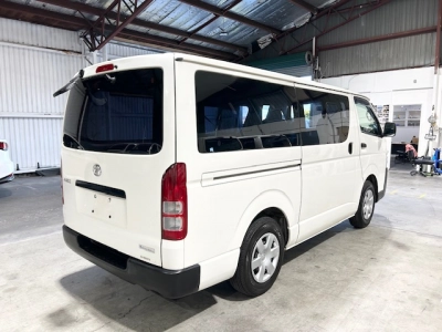 2016 Toyota Hiace 6 Seater $1000 REDUCED for Fuel Inflation