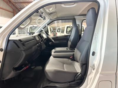 2016 Toyota Hiace 6 Seater $1000 REDUCED for Fuel Inflation