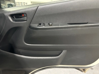 2016 Toyota Hiace 6 Seater $1000 REDUCED for Fuel Inflation