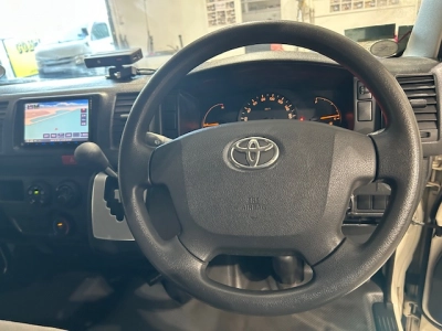 2016 Toyota Hiace 6 Seater $1000 REDUCED for Fuel Inflation