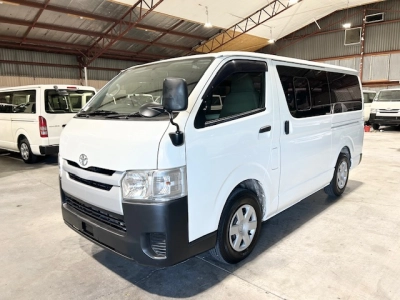 2016 Toyota Hiace 6 Seater $1000 REDUCED for Fuel Inflation