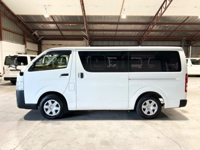 2016 Toyota Hiace 6 Seater $1000 REDUCED for Fuel Inflation