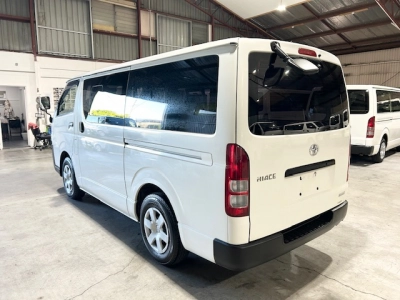 2016 Toyota Hiace 6 Seater $1000 REDUCED for Fuel Inflation
