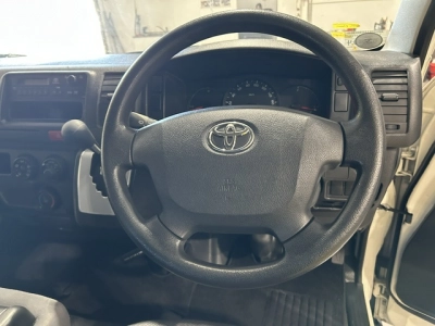 2017 Toyota Hiace =ONLY 80kms= *** $1000 DISCOUNTED for FUEL