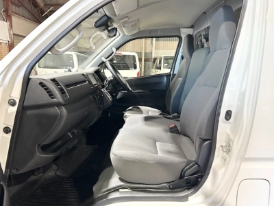 2018 TOYOTA HIACE LWB ** $4000 REDUCED** 6 SEATERS !!