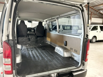 2019 Toyota Hiace =4X4= Super Low 84kms !!