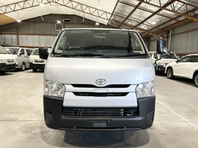 2019 Toyota Hiace =4X4= Super Low 84kms !!