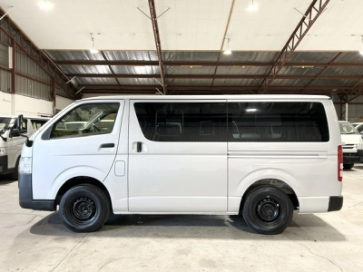 2019 Toyota Hiace =4X4= Super Low 84kms !!