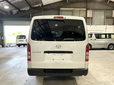 2019 Toyota Hiace =4X4= Super Low 84kms !!