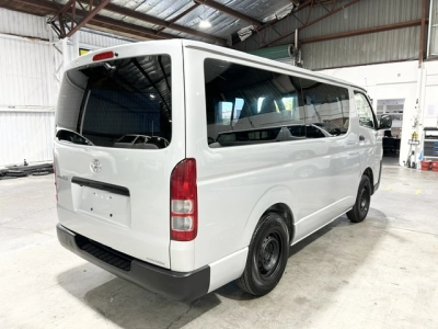 2019 Toyota Hiace =4X4= Super Low 84kms !!