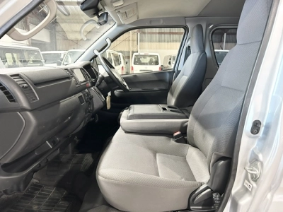 2019 Toyota Hiace =4X4= Super Low 84kms !!