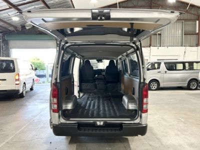 2019 Toyota Hiace =4X4= Super Low 84kms !!