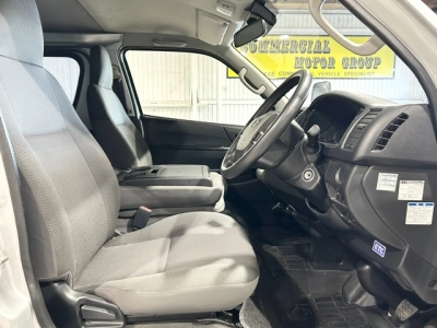 2019 Toyota Hiace =4X4= Super Low 84kms !!